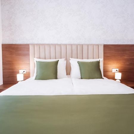 Hotel Diplomat By Aycon Budva Kültér fotó