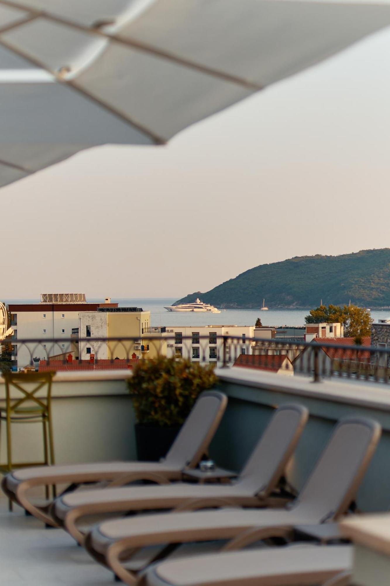 Hotel Diplomat By Aycon Budva Kültér fotó